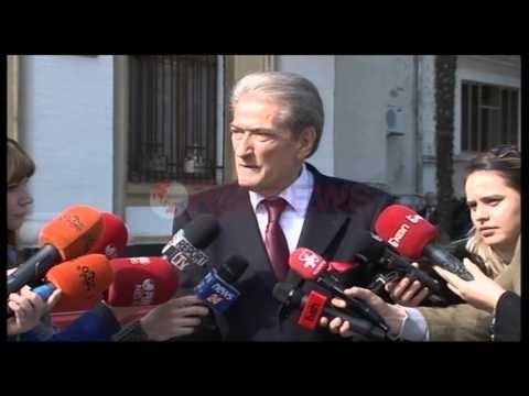 Skenari i opozitës, Berisha lë të hapur dorëzimin e mandatit, por është kundër gazit lotsjellës