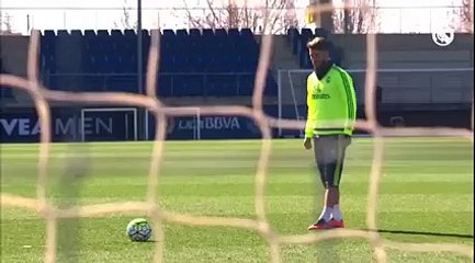 Sergio Ramos Incredible free kick during training session 25.02.2016
