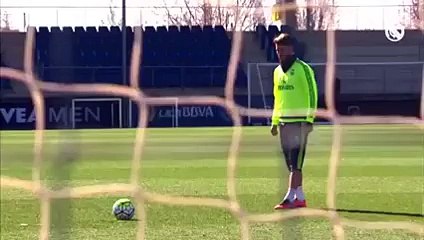 Sergio Ramos Incredible free kick during training session 25.02.2016