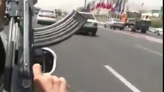 Así son las persecuciones policiales en Irán: tiros a toda velocidad