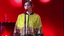 El apuro de Javiera Mena por olvidarse de la letra de Corazón Partido