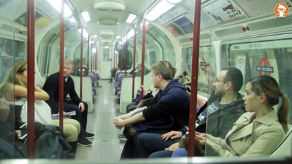 Elle allaite dans le métro, ce qu'un homme lui fait est inimaginable!