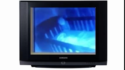 Kinh hãi mẹ phát hiện hai "hồn ma" lởn vởn quanh cũi của con