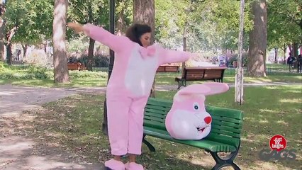 SEXY GIRL PEEING LIKE A MAN ... NAKED & FUNNY PRANK !!!