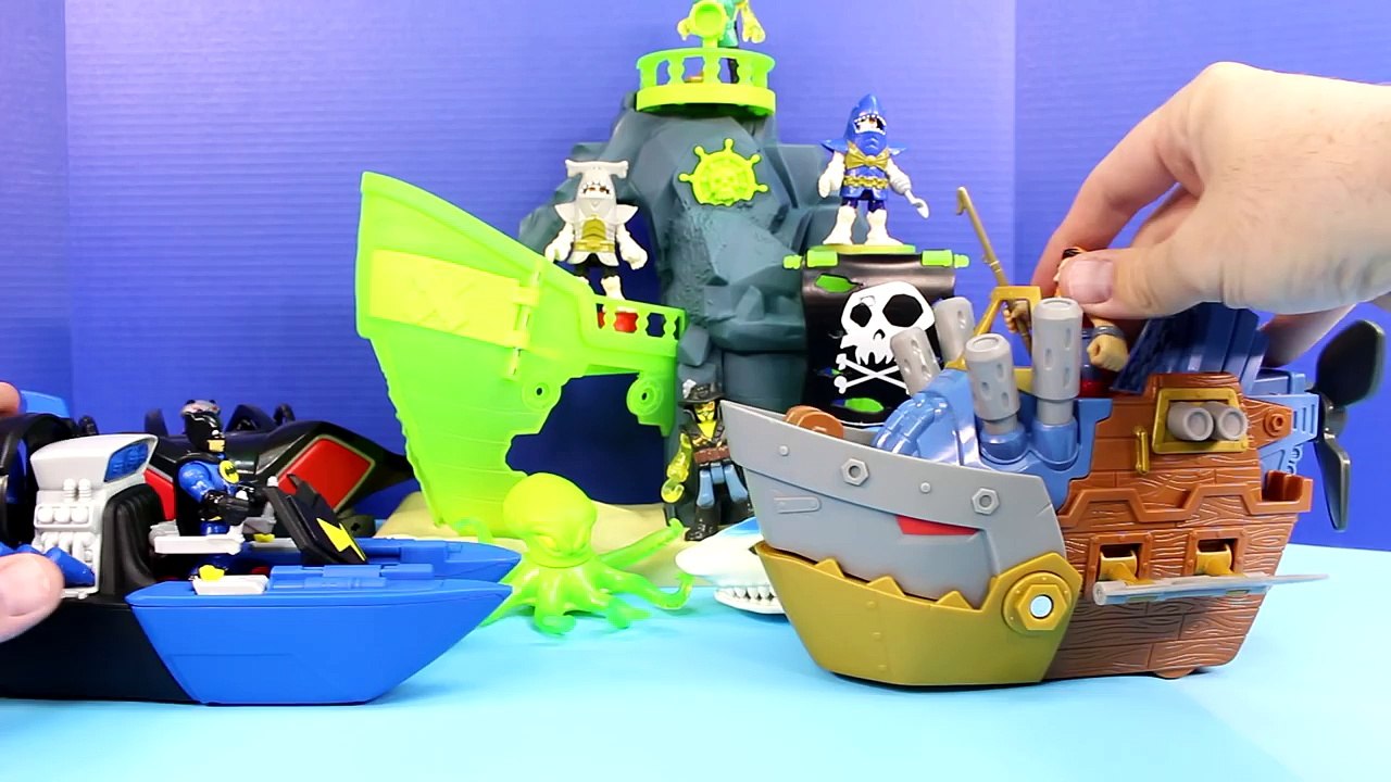 Imaginext Batman Batboat Rescues Robin From Pir...