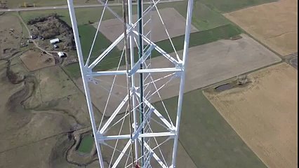 1500 Feet Yükseklikte TV Kulesinin Ampulü Nasıl Değiştirilir