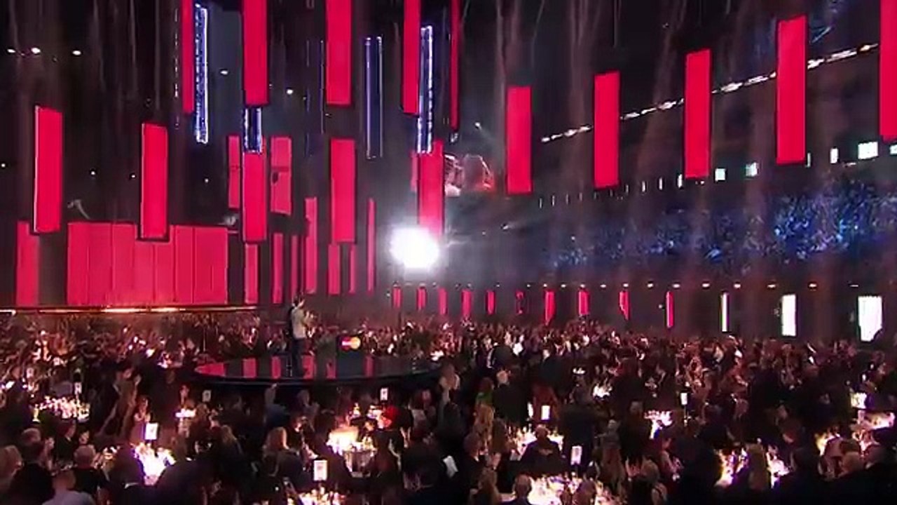 Adele wins British Female Solo Artist - The BRIT Awards 2016