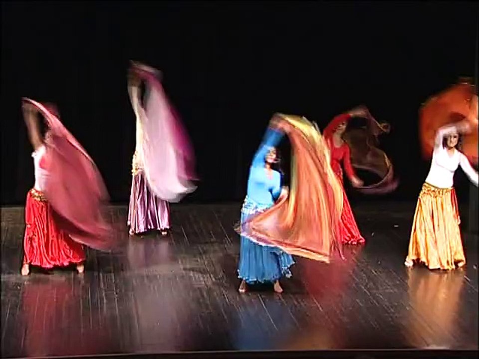 Danse orientale, le double voile demi-circulaire