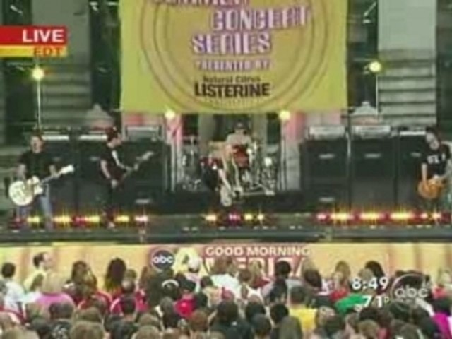 Avril_lavigne-my_happy_ending-good_morning_america-20050826