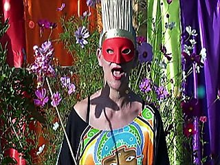 Desireless - Voyage - Lustige Kostüme und Flügel zum Fliegen