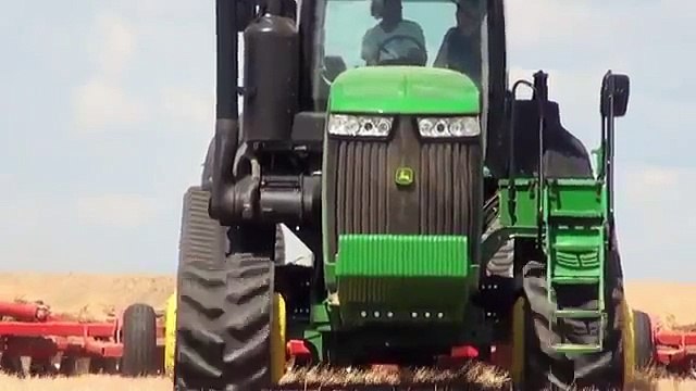 John Deere tractor of 2016 - Demonstrations on the field