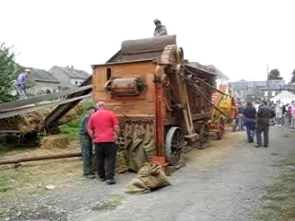 Tracteur Deutz et vieille batteuse Merlin