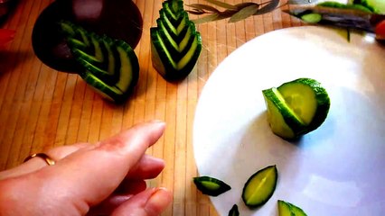 Украшение тарелки из огурца и помидора! Decoration of cucumber and tomato!