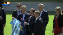 Argentine : François Hollande tape dans le ballon au stade de Boca Juniors
