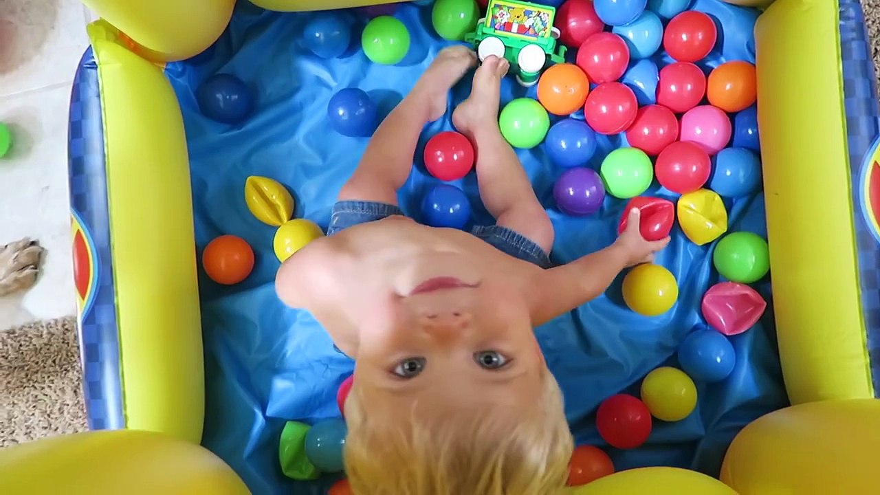 HOLDING HIS BREATH UNDERWATER!