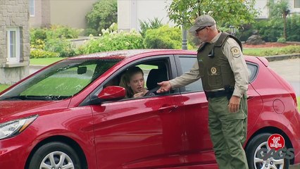 Relax Daily_Cop Turns Plastic Deer Hunter