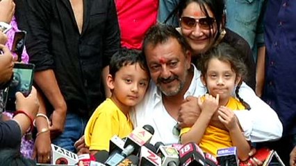 (UNCUT) Sanjay Dutt Speaks To Media, Poses With His Kids – Press Conference