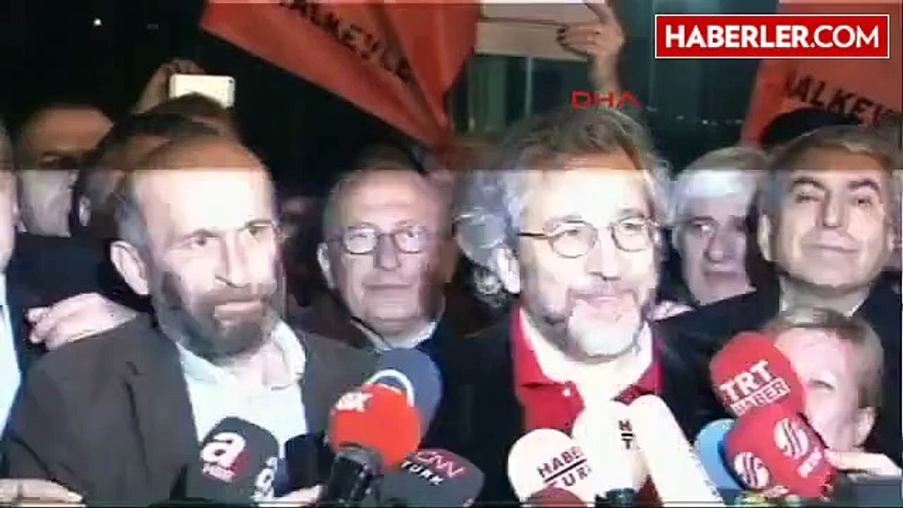 Can Dündar ve Erdem Gül Silivri Cezaevi'nden Tahliye Edildi..