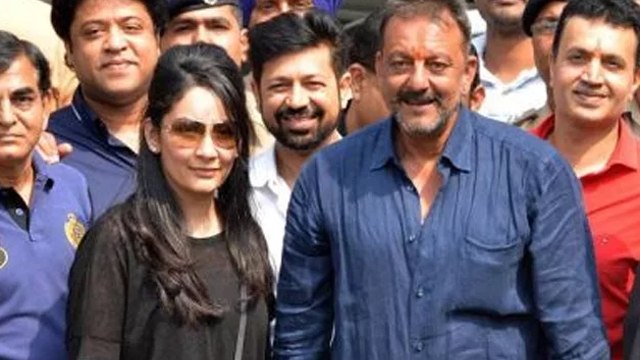 Sanjay Dutt Gives His JAIL SALARY Rs 400 To Wife Manyata