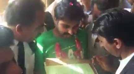 A warm welcome for Alamgir by Aam aadmi ‪, releasealamgir‬ ‪,fixit‬