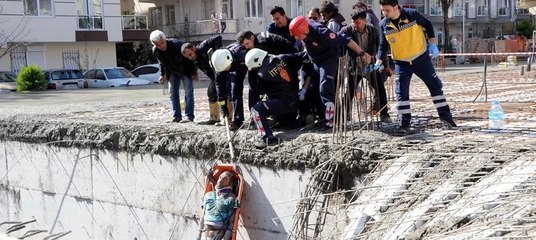 İnşaat çöktü: 4 işçi yaralı