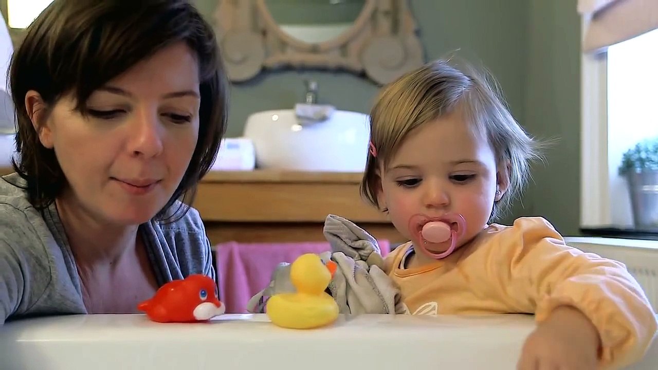 La toilette de bébé et le nettoyage des yeux - CAP petite enfance