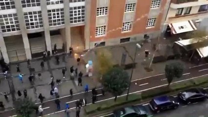 Maç öncesi taraftarlar polisle çatıştı!