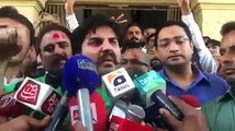 Alamgir Khan Talking To Media After Getting Bail From Court