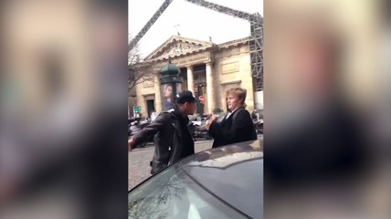 Quand van der Wiel craque dans la rue !