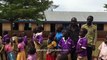 Des enfants africains voient un drone pour la première fois. Réaction magique