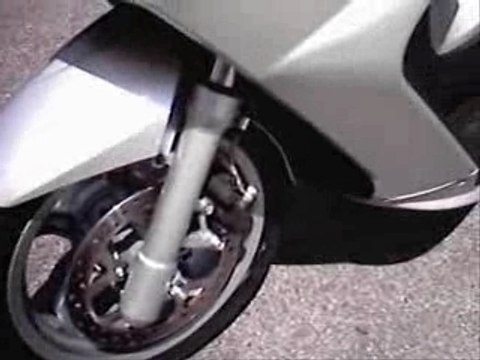 TOSI MOTO PRESENTE LE SATELIS 125 4V BY PEUGEOT