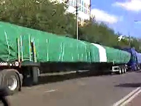 Первый раз вижу что бы такую махину перевозили