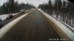 Accident impressionnant sur une route verglassée en russie