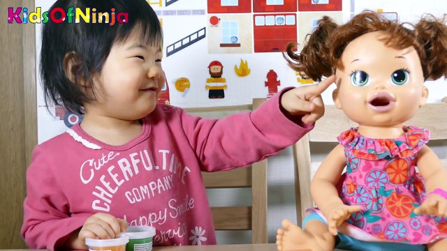 Baby Alive Doll ベビーアライブ おままごと 人形遊び ねんど遊び アンパンマンジュース Play-Doh Snackin Sara Kids Toys Review