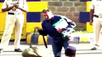 Sanjay Dutt Finaly COMES OUT Of '' Yerwada Jail''