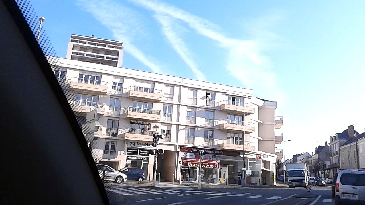 CHEMTRAIL - Observation d'épandages chimiques aériens non expliqués - 26/02/2016 - Angers centre