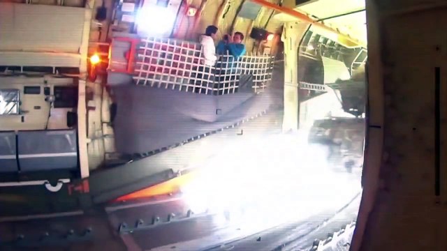 Quand l'armée russe parachute des tanks depuis des avions