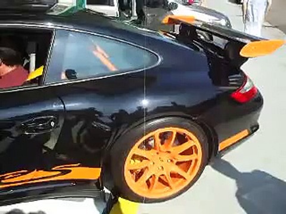 Porsche 997 GT3 RS saindo do posto - São Paulo