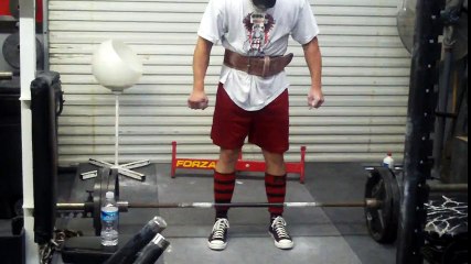 Joey Edwards Deadlifting 315 + 280# chain X 1
