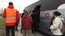 Calais: des migrants partent en bus vers des centres d’accueil