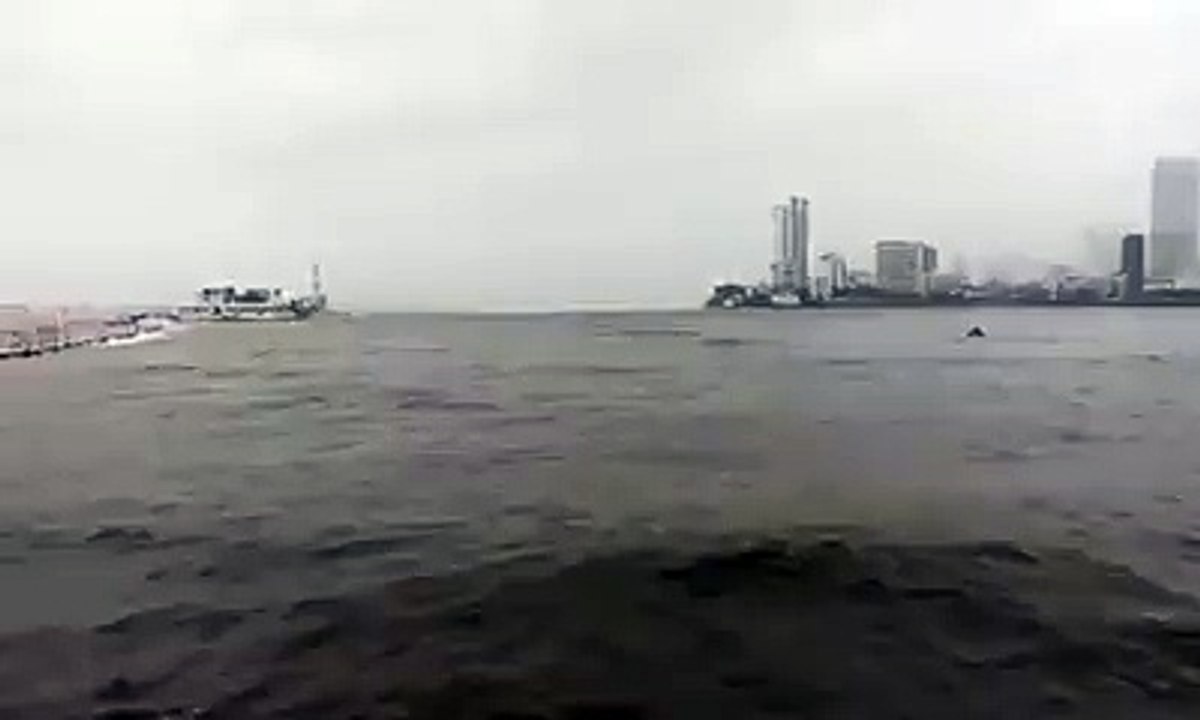 انڈیا میں سمندر کے درمیان حضرت بابا حاجی علیؒ کا مزار۔۔!! اَلَآ اِنَّ اَوْلِيَاۗءَ اللّٰهِ لَا خَوْفٌ عَلَيْهِمْ وَلَا ھ