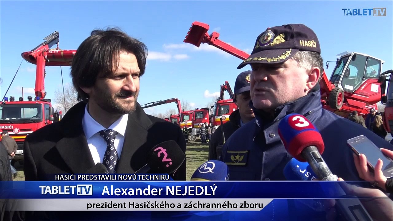 FOTO: Hasiči predstavili v Čunove novú protipovodňovú techniku