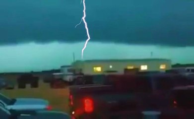 Powerful Lightning Strike Caught On Camera