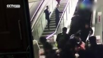 Enorme chute en Chine à cause de cet escalator !