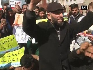 Hurriyat protests in support of former DU professor S A R Geelani