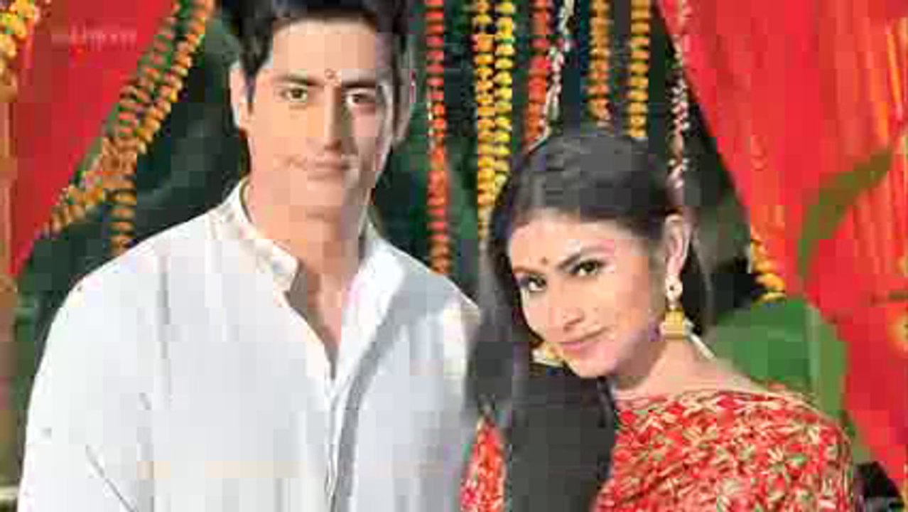 Shivnanya Aka Mouni Ne Chup Kar Karli Apne Boyfriend Mohit Se Sagai 27th February 2016 Naagin