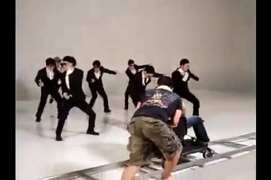 Yoo Jae Suk and HaHa incredible dance recording (Must Watch)
