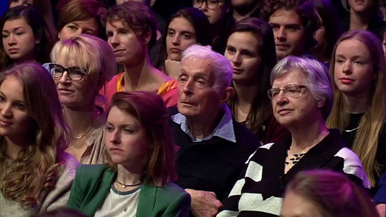 "Ik heb echt een droombaan, maar het is wel pittig" Floortje Dessing in College Tour (720p Full HD)