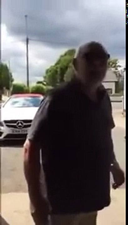 old man looses it with Irish traveller very funny lol