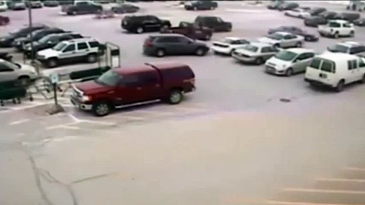 Very Stupid Driver hits nine cars in parking lot